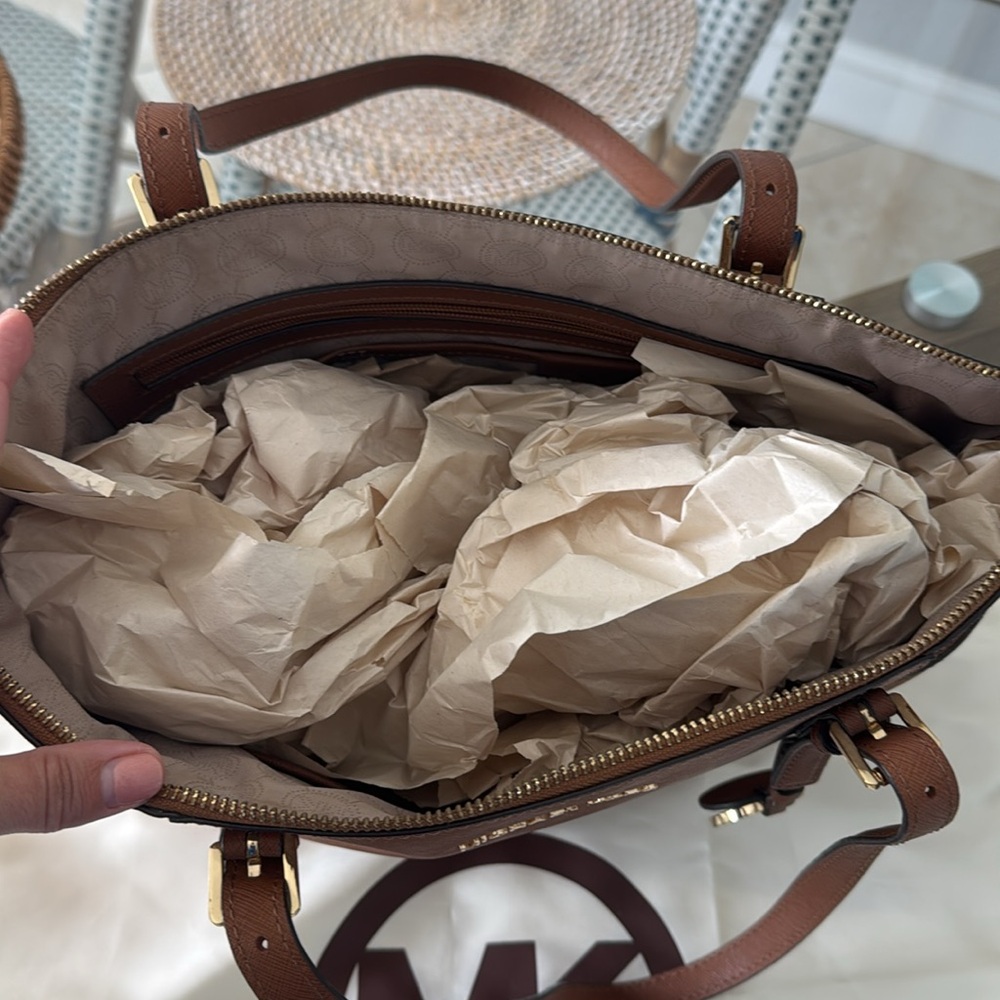 Michael Kors Tan Leather Shoulder Bag - Picture 4 of 7
